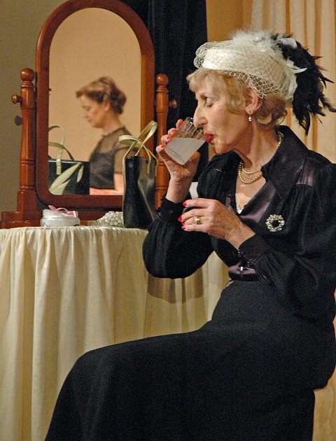 Blanche (Kathleen in mirror)